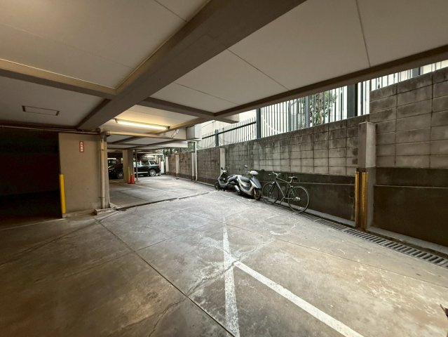 ビラ・ビアンカ　704の駐車場