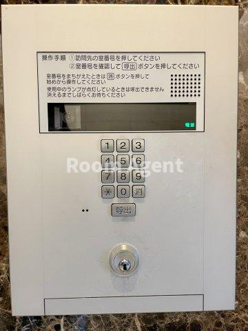 プレサンス桜通ベルノのエントランス