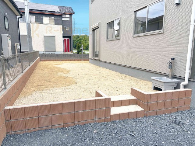 第1土浦市木田余東台　新築戸建て　1号棟の庭|お家時間を満喫できる日当たりの良いお庭！立水栓付きで洗車や水やりもラクラク♪