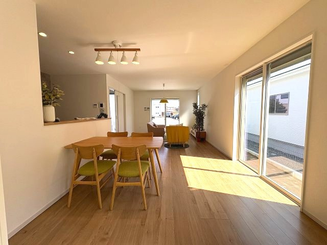 【居間・リビング】 | 福岡市東区三苫2丁目6期7期・平屋　5号棟（全5棟）【仲介手数料無料・0円】 | 現地写真。