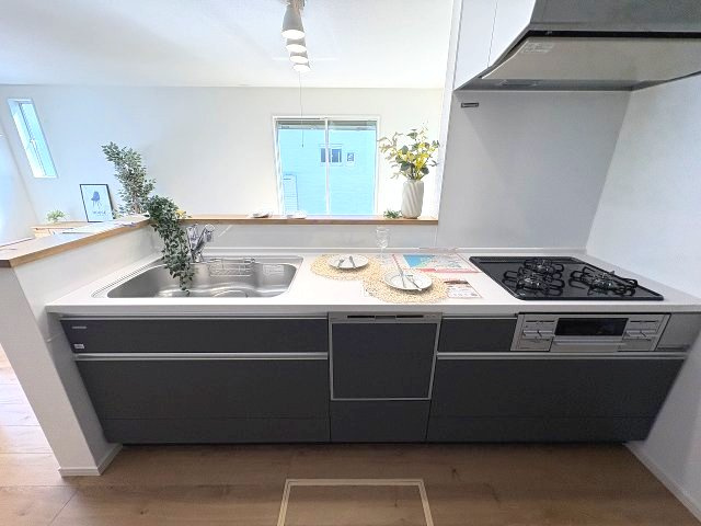 【キッチン】 | 福岡市東区三苫2丁目6期・7期　5号棟（全5棟）【仲介手数料無料・0円】 | ※現地写真準備中の為、施工例です。施工例は完成時と異なる場合があります。