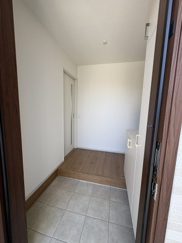 【玄関】 | 福岡市東区三苫2丁目6期・7期　5号棟（全5棟）【仲介手数料無料・0円】 | ※現地写真準備中の為、施工例です。施工例は完成時と異なる場合があります。