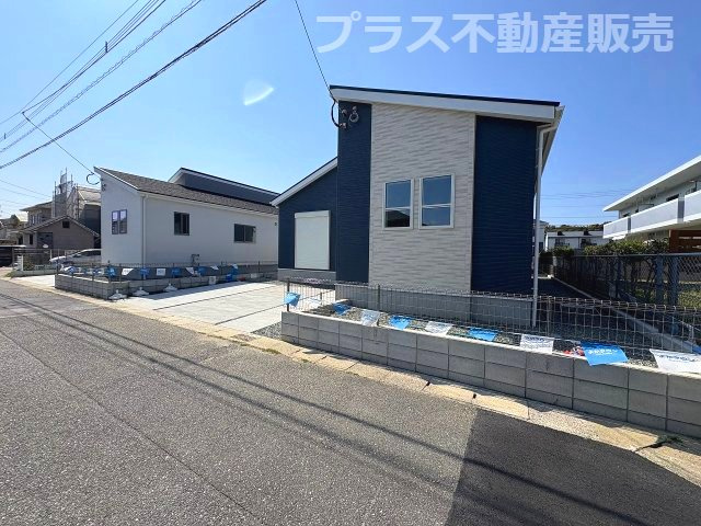 【外観】 | 福岡市東区三苫2丁目6期7期・平屋　5号棟（全5棟）【仲介手数料無料・0円】 | 現地写真。プラス不動産販売なら、現場の全ての棟をまとめてご見学頂けます。