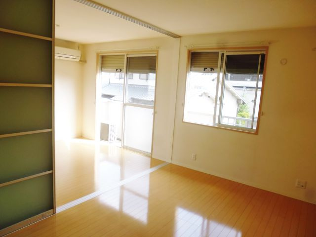 シャーメゾン中尾の洋室