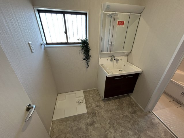 大木町大角中古住宅の独立洗面台