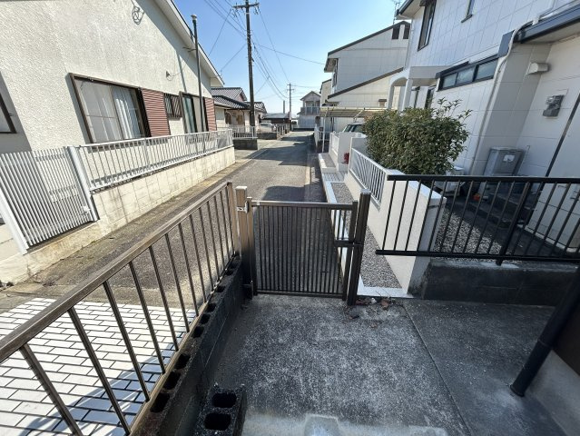 大木町大角中古住宅の前面道路含む現地写真