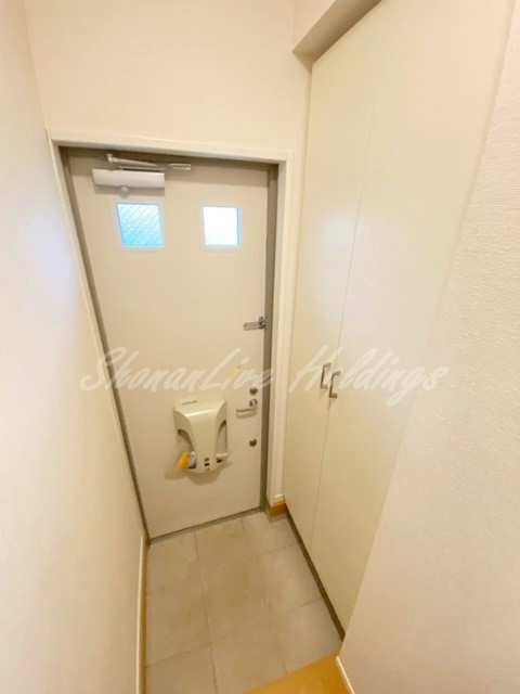 鎌倉市玉縄１丁目のアパートの玄関