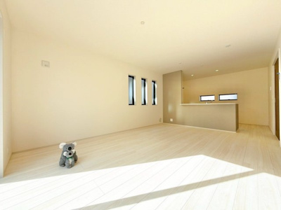 【居間・リビング】 | 渋川市半田　新築住宅 | ≪LDK≫
陽当りも良いリビング。
光が差し込む明るい空間はいつもの時間をより特別に…穏やかなひと時を一層充実した時間へ変えてくれます。