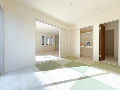 【和室】 | 渋川市半田　新築住宅 | LDKに隣接している和室。お子様を遊ばせたりお昼寝させたりしながら家事を行えます。