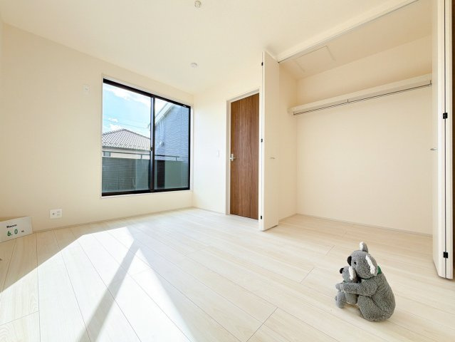 【洋室】 | 渋川市半田　新築住宅 | 広さはお子様の勉強部屋にも適した広さ！
勉強机や本棚などの家具を置いてもフリースペースも確保することができます。