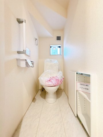 【トイレ】 | 渋川市半田　新築住宅 | 清潔感にあふれた空間と機能的な洗浄装置。毎日何度も使う場所だから快適に。便利に。