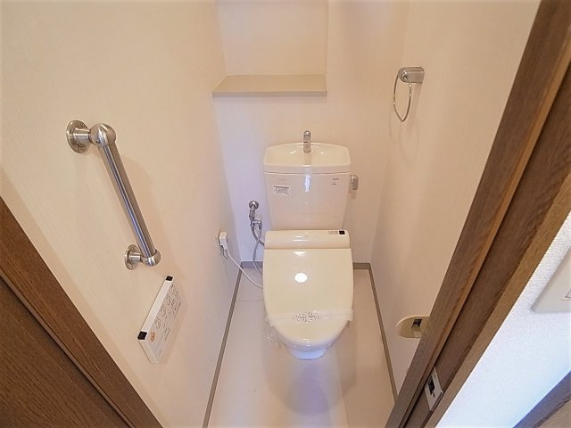 パールハイツ三輪のトイレ|温水洗浄便座付きのトイレ