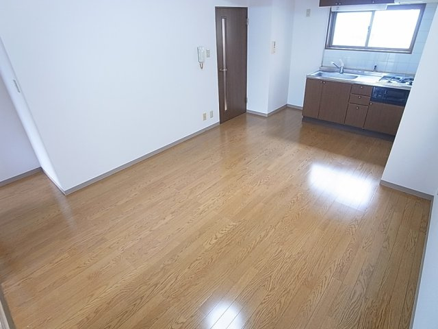 パールハイツ三輪のその他|綺麗なリビングスペース