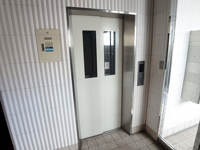 パールハイツ三輪のその他共用部分|エレベーター完備しています