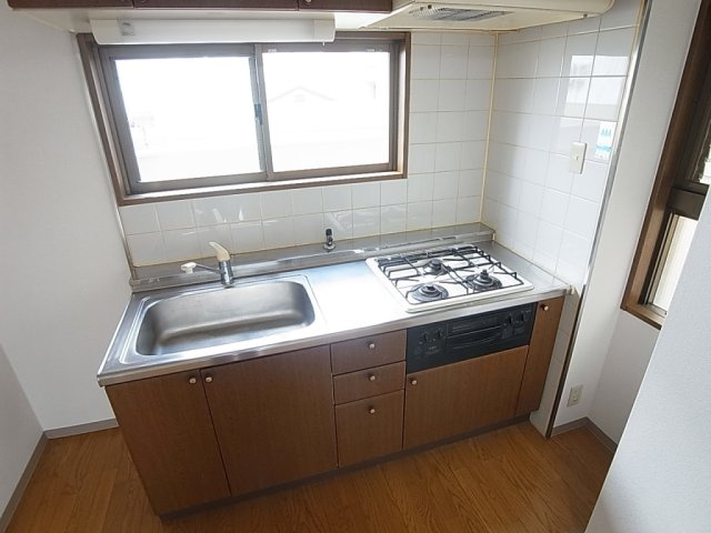 パールハイツ三輪のキッチン|システムキッチン、3口ガスグリル付