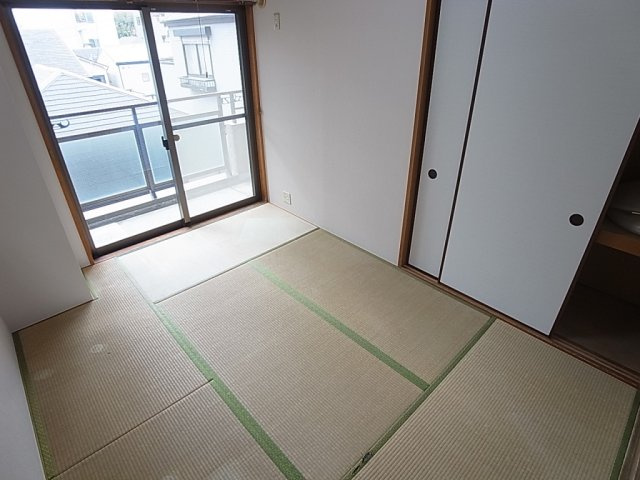 パールハイツ三輪の内装|和室も明るく風通し良好です