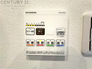 暖房機能があるため、冬場でも温かい浴室で入浴でき、乾燥機能があるため、水気を素早く取り除けます。また、換気機能があるため、湿気を素早く排出してカビや雑菌の発生を防ぐことができます。