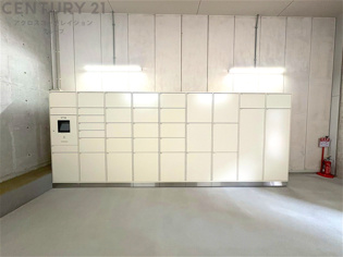 宅配ボックスは荷物の受け取りや配達が便利で安全です。不在時でも荷物が確保され、盗難や損傷のリスクが減少。受け取り時間の柔軟性が向上。外出先からでも荷物の受け取りや預けが可能となります。