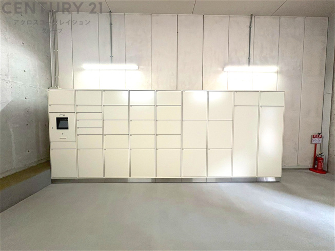 宅配ボックスは荷物の受け取りや配達が便利で安全です。不在時でも荷物が確保され、盗難や損傷のリスクが減少。受け取り時間の柔軟性が向上。外出先からでも荷物の受け取りや預けが可能となります。