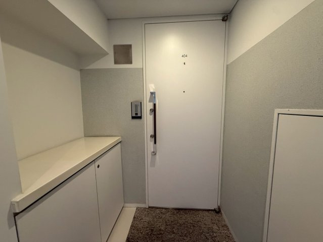 原宿プラザ　301の玄関