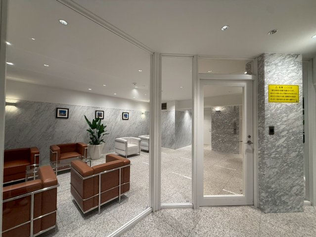 原宿プラザ　301のロビー