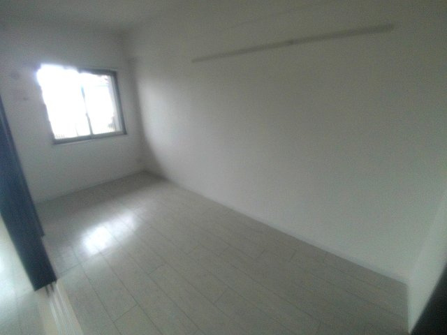 アズール西明石の洋室