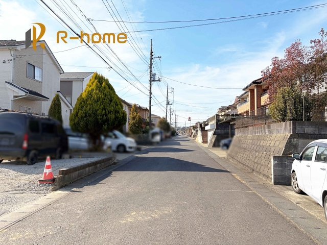 第1土浦市木田余東台　新築戸建て　2号棟の前面道路含む現地写真|『今から見たい！』大歓迎です♪
お気軽にＲ－ｈomeまでお問い合わせください。