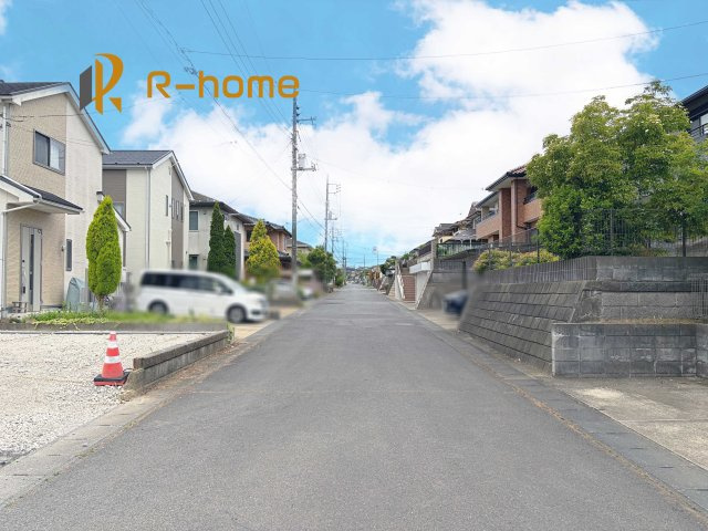 第1土浦市木田余東台　新築戸建て　2号棟の前面道路含む現地写真|堂々！建物完成♪実際のお部屋をご見学可能です♪
ご見学が一番の資料！お気軽にお問い合わせ下さい♪