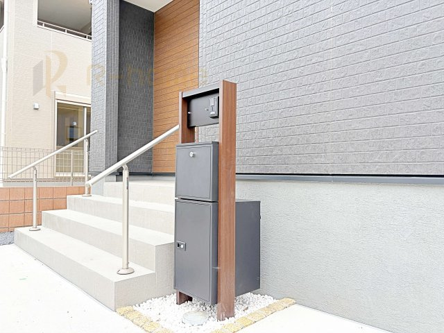 第1土浦市木田余東台　新築戸建て　2号棟の設備|不在時にも荷物を受け取れる宅配ボックス！お忙しいご家族の心強い味方です♪