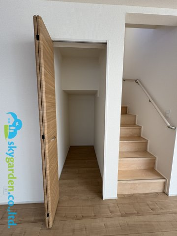 藤沢市羽鳥5丁目 3号棟の収納|階段下収納（奥行きが有ります）