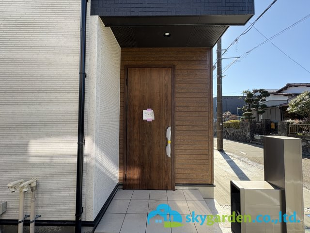 藤沢市羽鳥5丁目 3号棟の外観|玄関前の様子