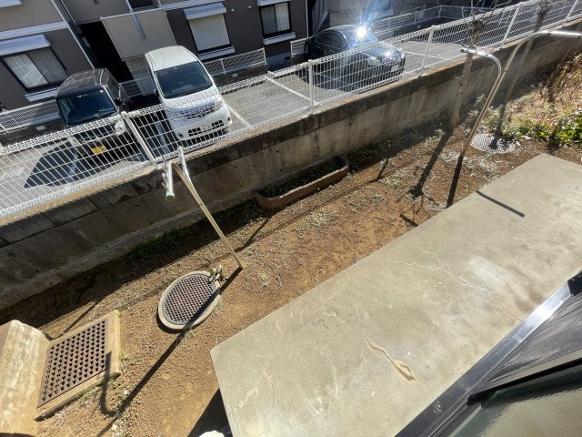 ロイヤルタウン泉Cの庭