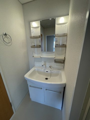 【洗面所】 | 第２エクセルハイツ | スペースが確保できる洗面所です