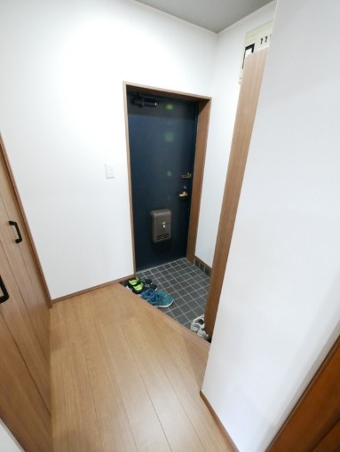 ヴェルテーユ中野の玄関