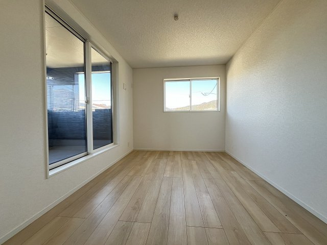 【寝室】 | 糟屋郡須恵町須恵第3　1号棟（全1棟）【仲介手数料無料・0円】 | 現地写真。2階主寝室です。