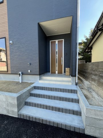 【玄関】 | 糟屋郡須恵町須恵第3　1号棟（全1棟）【仲介手数料無料・0円】 | 現地写真。