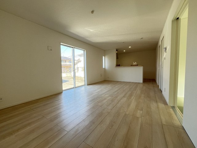 【居間・リビング】 | 糟屋郡須恵町須恵第3　1号棟（全1棟）【仲介手数料無料・0円】 | 現地写真。