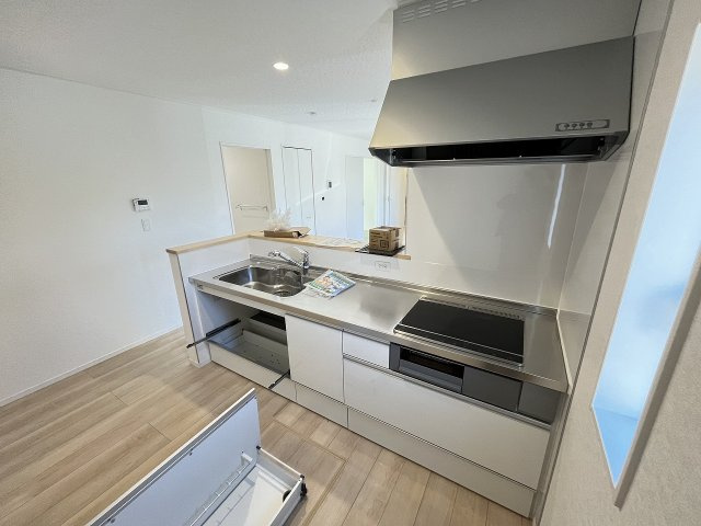 【キッチン】 | 糟屋郡須恵町須恵第3　1号棟（全1棟）【仲介手数料無料・0円】 | 現地写真。