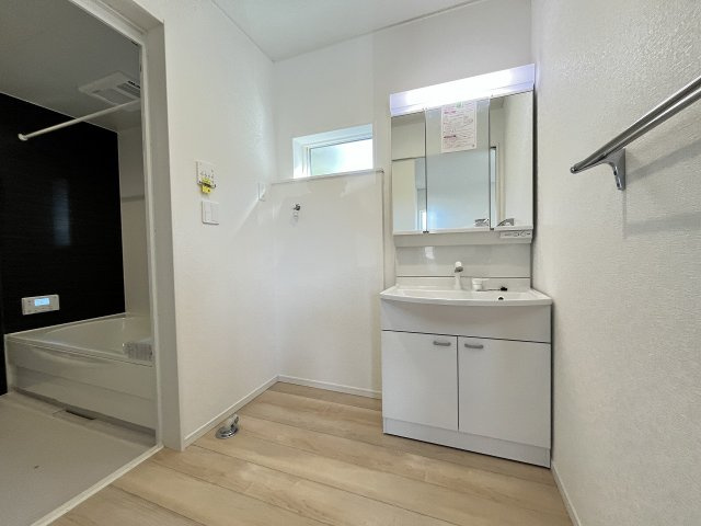 【洗面所】 | 糟屋郡須恵町須恵第3　1号棟（全1棟）【仲介手数料無料・0円】 | 施工例。施工例は完成時と異なる場合があります。