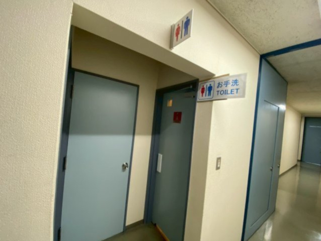 アイカワビルディングのトイレ|共用部に男女別トイレあり