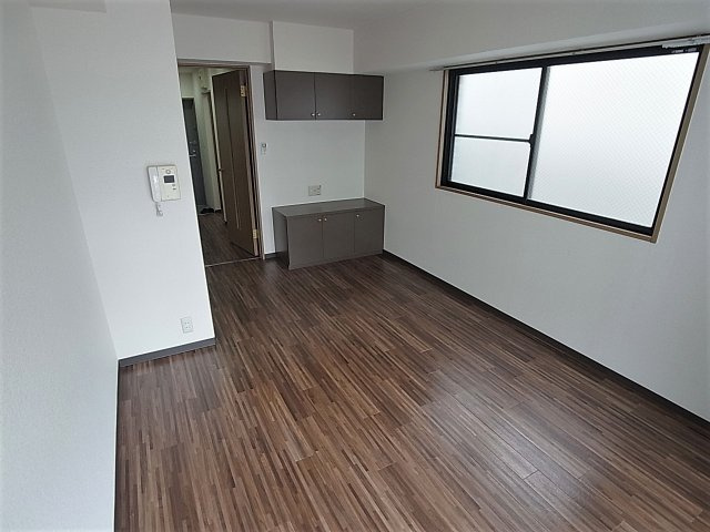 M-PARK WESTの居間・リビング|2面採光の明るい、日当たり良好の室内です