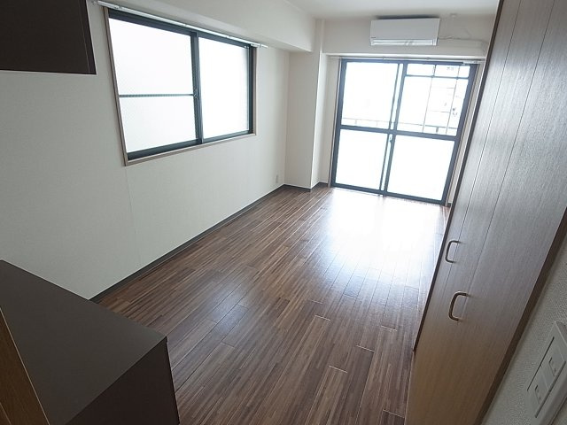 M-PARK WESTの内装|フローリングが光っています