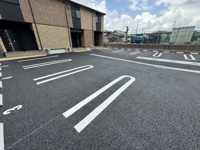 プルミエール富里Bの駐車場
