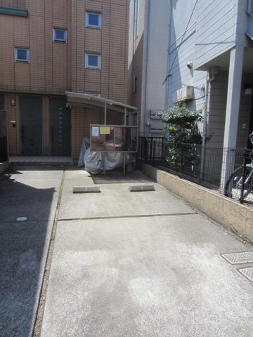 アレイ　プレジオの駐車場|敷地内駐車場の空きはご確認ください