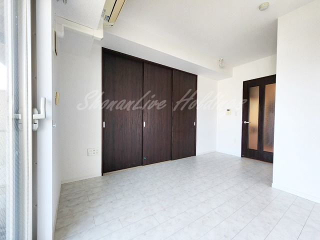 横浜市中区蓬莱町３丁目の賃貸マンションの居間・リビング|広々7.9帖の洋室♪