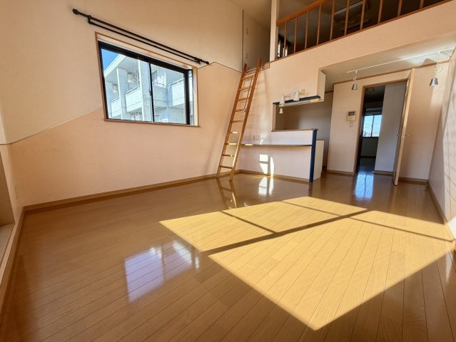 プラムハイツＢの居間・リビング|高崎、前橋のお部屋探しはエンドスケープまで！お客様の理想お聞かせ下さい♪