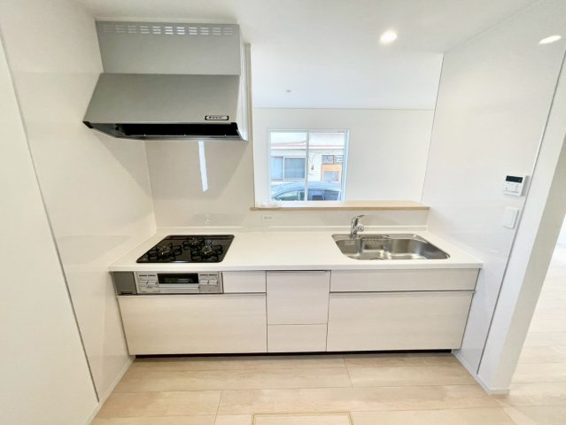 上田市常磐城第６のキッチン|家族の会話が弾む開放的なカウンターキッチンです♪