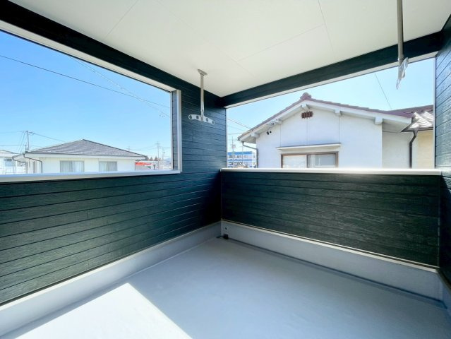 上田市常磐城第６のバルコニー|日当たり良好な広いバルコニー！洗濯物の出し入れなど楽々できちゃいます♪