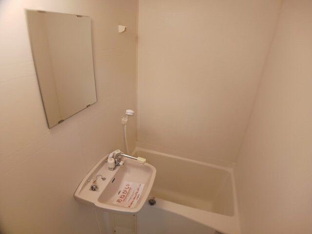 中町ハイツの浴室|落ち着いた空間のお風呂です