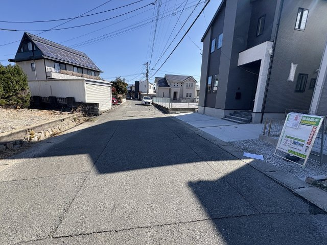 【その他】 | 糟屋郡須恵町旅石26期　1号棟（全2棟）【仲介手数料無料・0円】 | 現地写真。前面道路です。